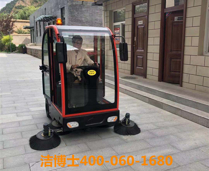 潔博士駕駛掃地機，洗地機客戶(hù)案例-牡丹江鏡鵬會(huì )展服務(wù)有限公司